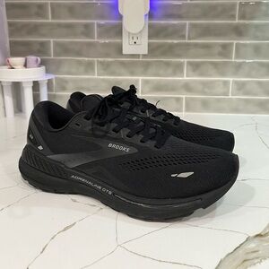 Brooks Adrenaline GTS 23 Running Shoes. Women’s Size 8.5 Color Black